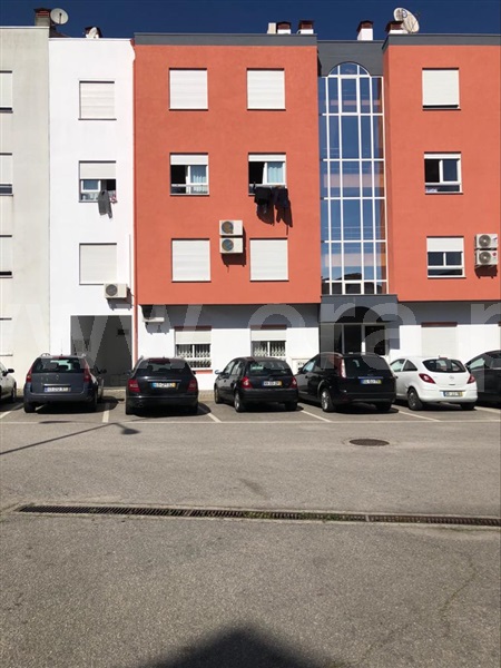 Apartment in the center of Mirandela with river and city views. Closed garage for 2 cars. Elevator. Completely remodeled and ready to debut.