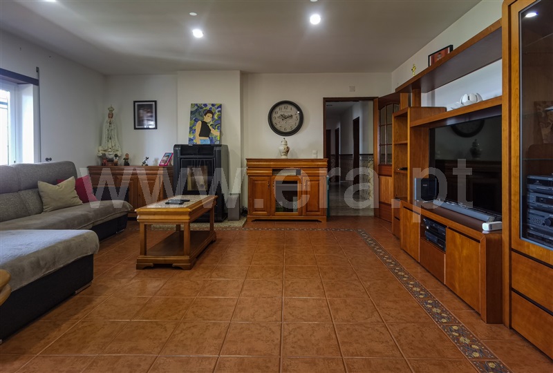 Apartamento T3 / Oliveira do Hospital, Lagares