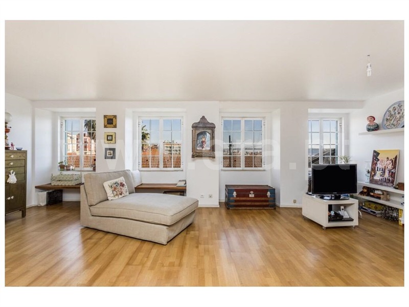 Duplex T2 / Lisboa, Ajuda