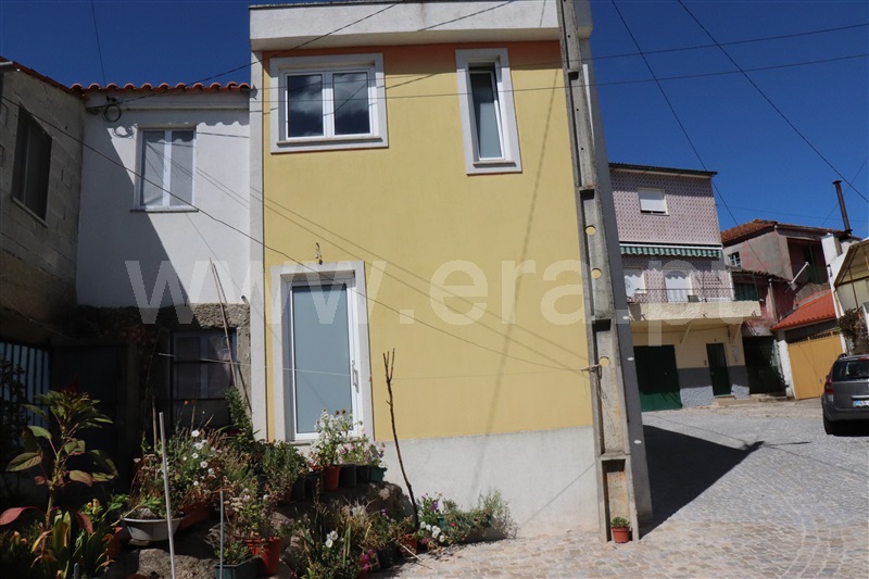 Moradia em Banda T2 Penalva do Castelo, Real - 1456461 - 2
