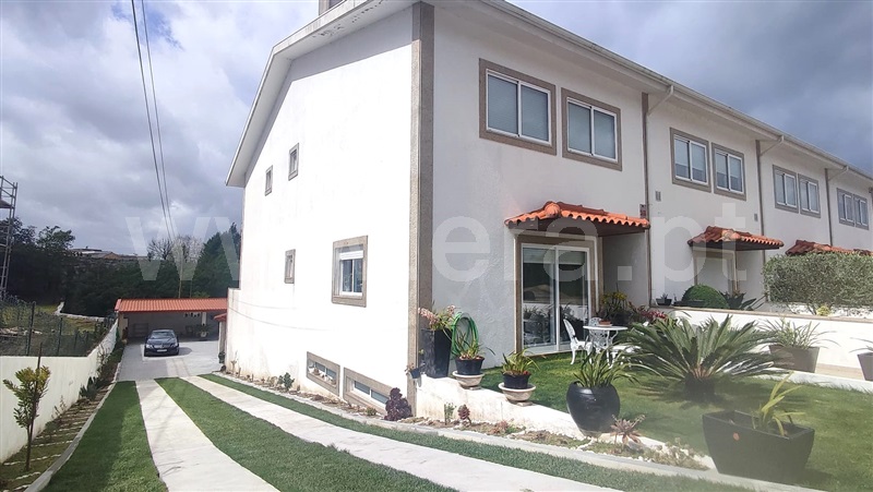 Moradia em Banda T3 / Penafiel, Paço de Sousa