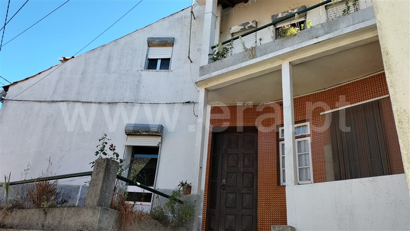 Moradia em Banda T4 / Oliveira do Hospital, Lagos da Beira