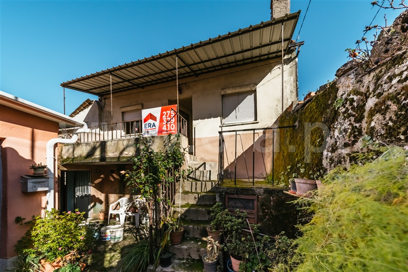 Moradia Geminada T2 / Covilhã, Ferro
