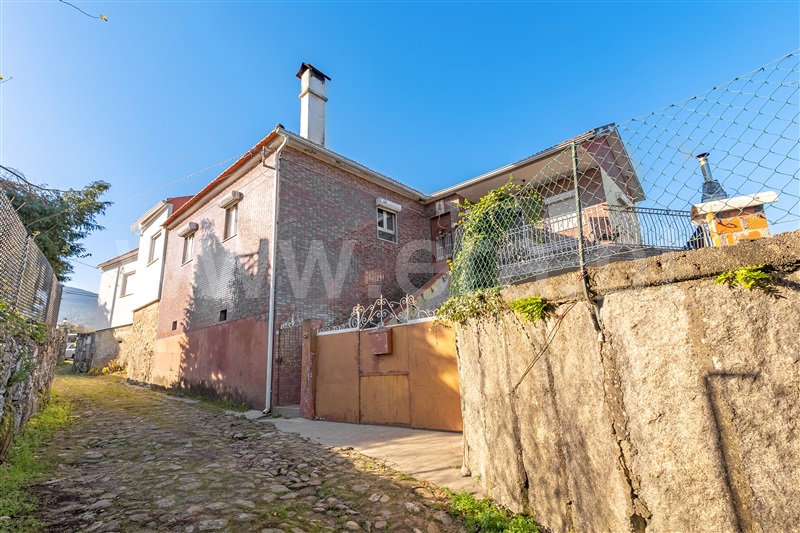 Moradia Geminada T2 / Valença, Verdoejo