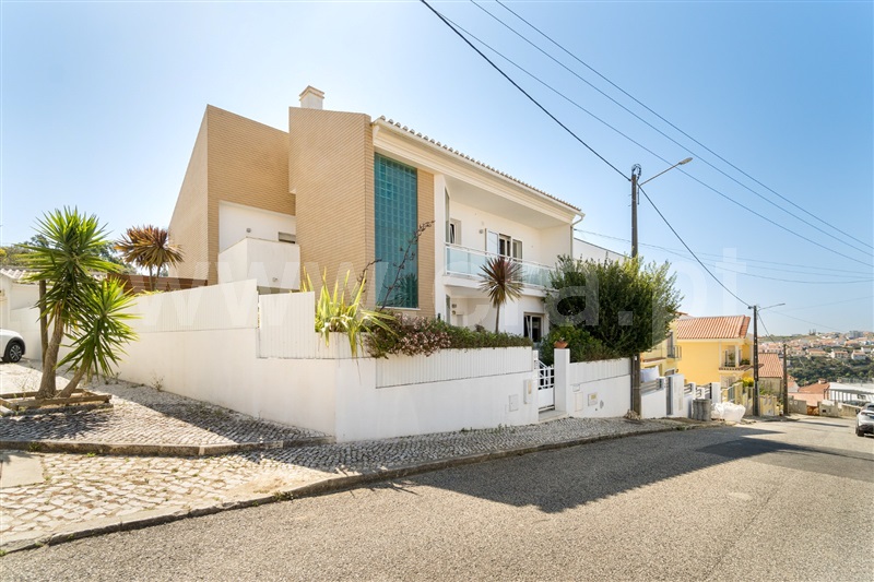 Moradia Geminada T4 / Odivelas, Ramada e Caneças
