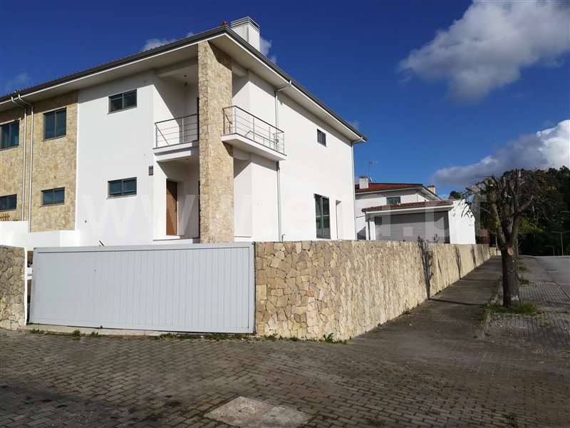 Moradia Geminada T5 / Vila Nova de Famalicão, Antas e Abade de Vermoim