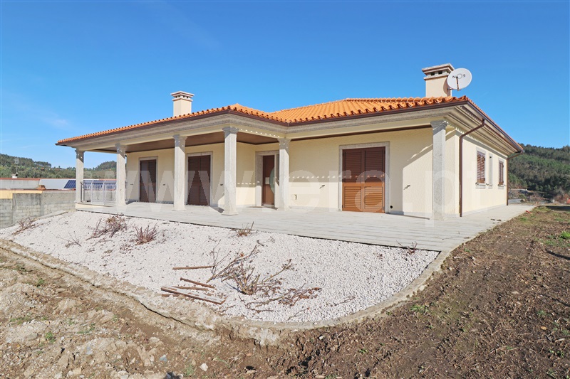 Moradia Isolada T3 / Vila Nova de Paiva, Lousadela