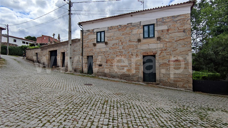 Moradia Rústica T5 / Valpaços, Santa Valha