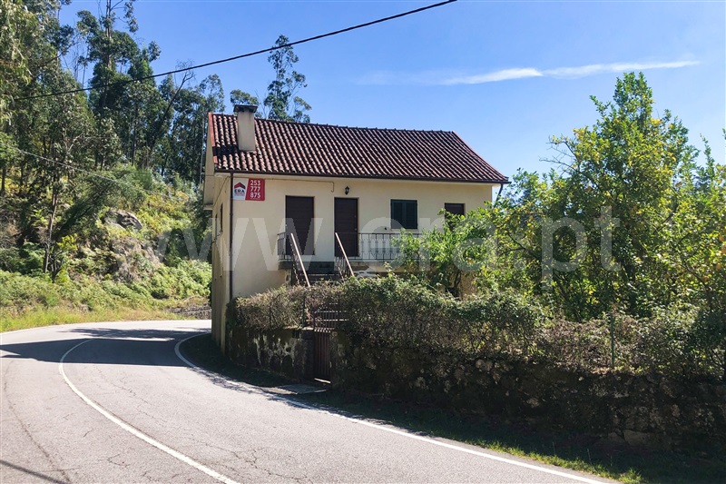 Moradia T2 / Amares, Bouro (Santa Maria)