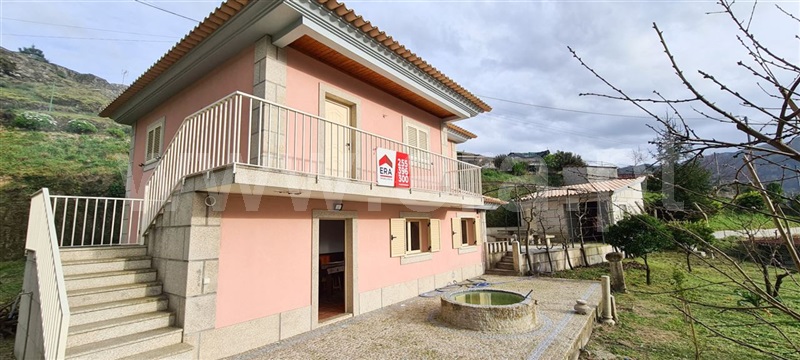 Moradia T4 / Amarante, Candemil