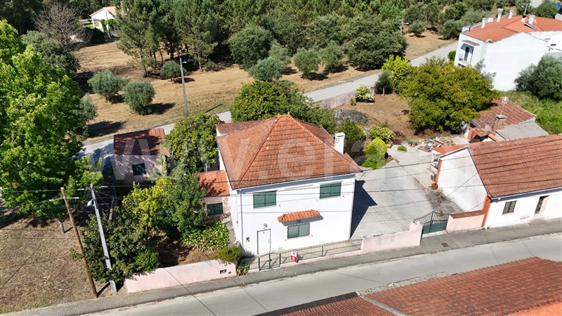 Moradia T4 / Pombal, Santiago e São Simão de Litém e Albergaria dos Doze