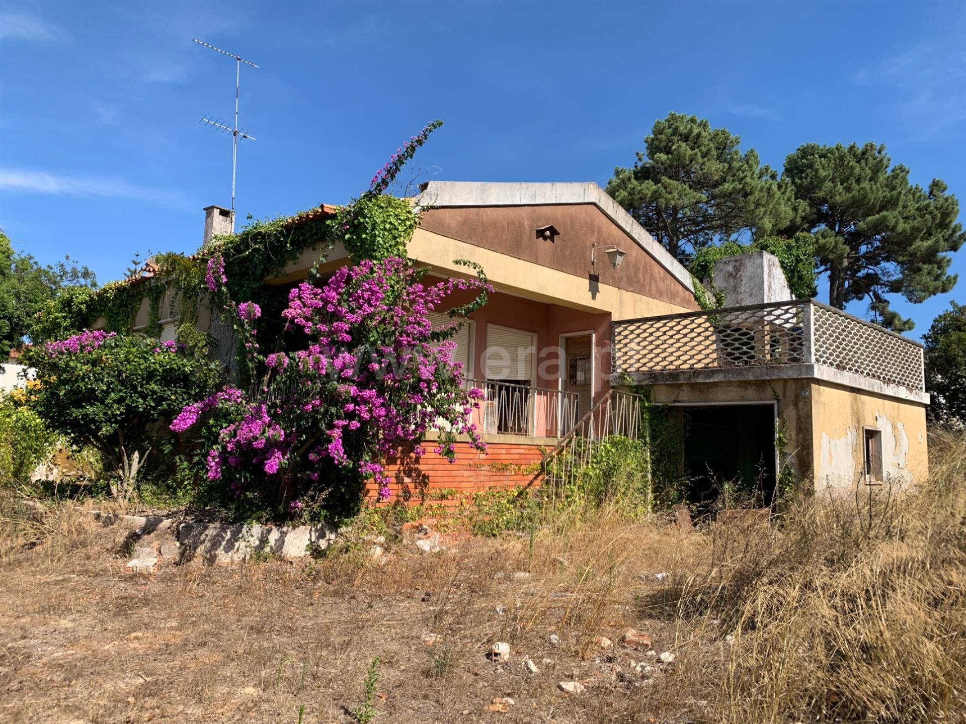 Land for sale in Sesimbra, Portugal — €585,000